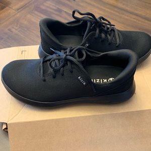 Kizik shoes women’s 10 or Men’s 8.5